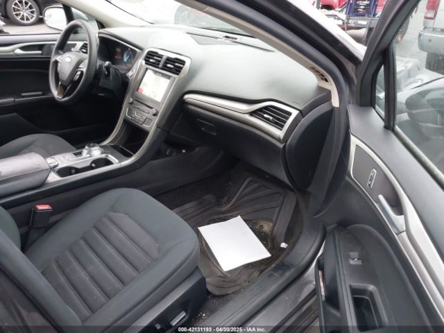 3FA6P0HDXJR187445 Ford FUSION SE