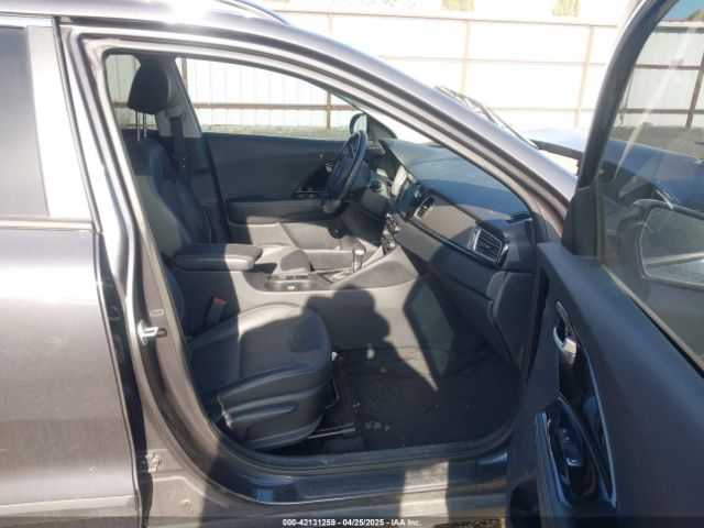 KNDCC3LC4J5145574 KIA NIRO EX