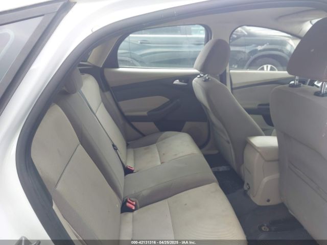 1FADP3K27EL323874 Ford FOCUS SE