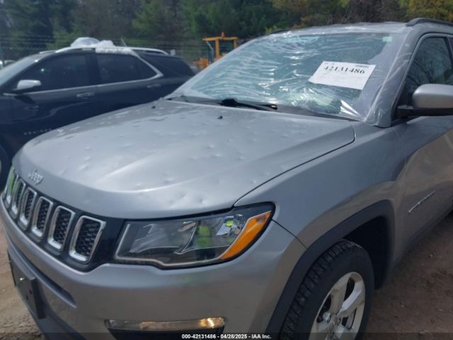 3C4NJDBB8JT180762 Jeep Compass Latitude 4x4