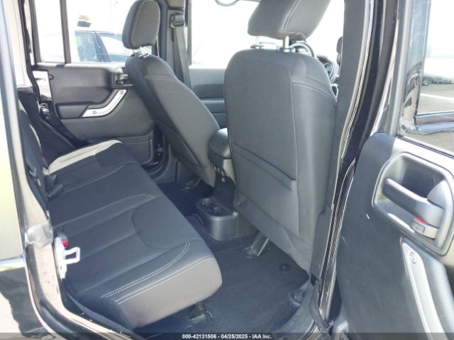 1C4BJWEG4HL733872 Jeep Wrangler Unlimited Sahara 4x4