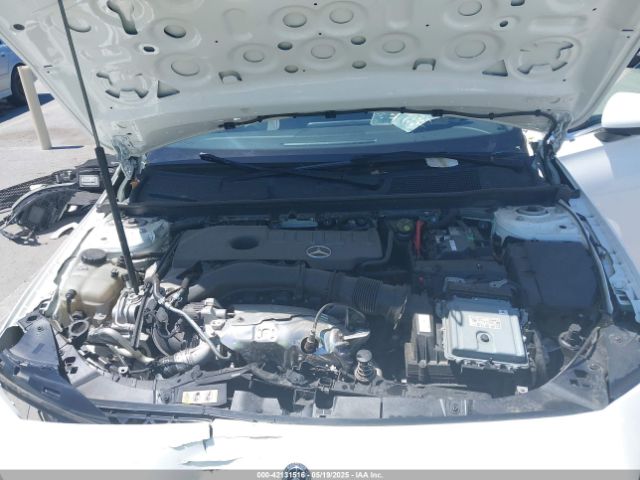 W1K3G4FB5NJ366066 Mercedes-Benz m260