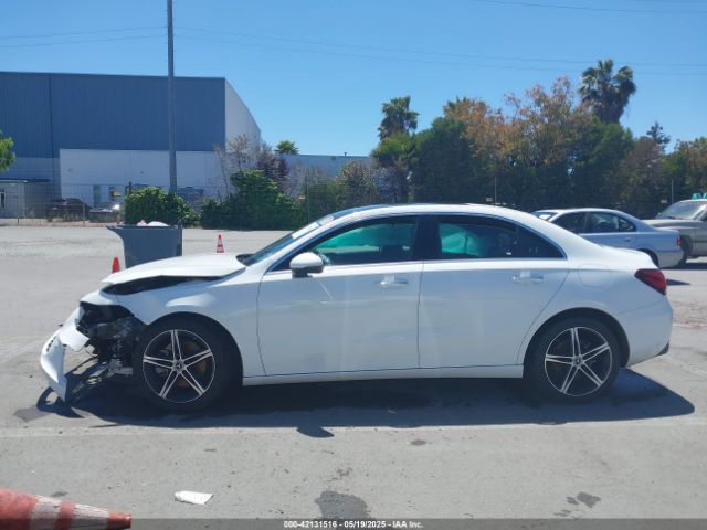 W1K3G4FB5NJ366066 Mercedes-Benz m260