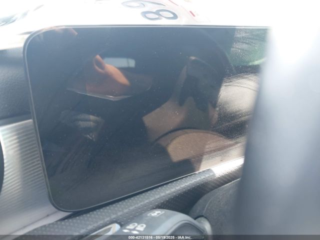 W1K3G4FB5NJ366066 Mercedes-Benz m260