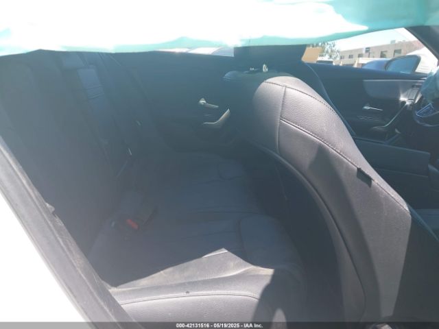 W1K3G4FB5NJ366066 Mercedes-Benz m260