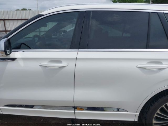 5LM5J9XC9NGL11344 Lincoln Aviator Black Label