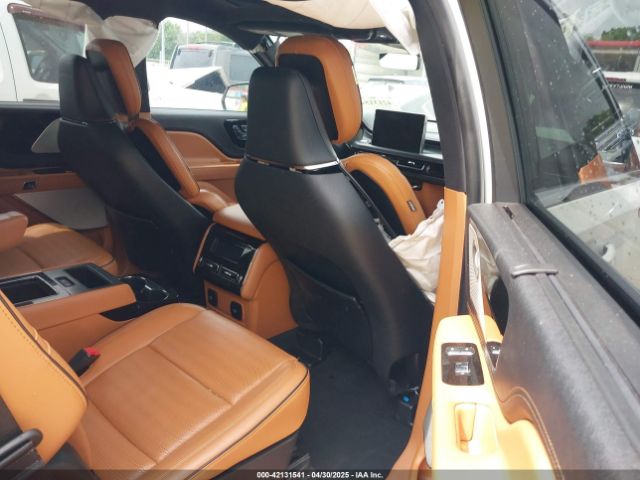 5LM5J9XC9NGL11344 Lincoln Aviator Black Label