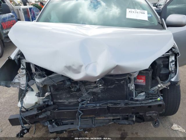 5TDYZ3DCXJS963453 Toyota Sienna Xle 8 Passenger