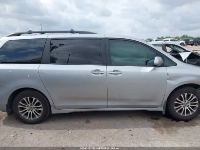 5TDYZ3DCXJS963453 Toyota Sienna Xle 8 Passenger