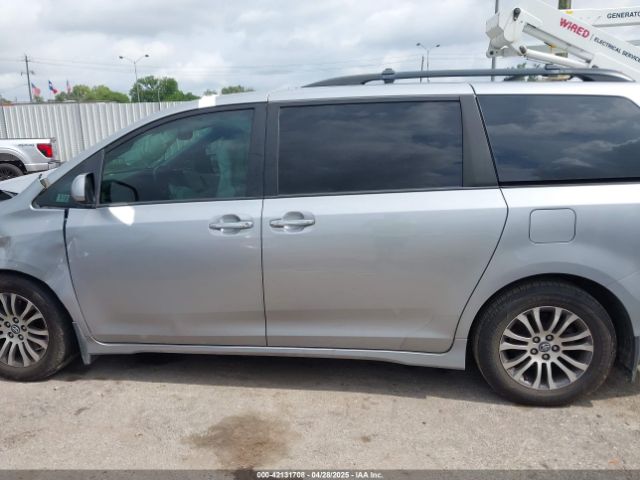 5TDYZ3DCXJS963453 Toyota Sienna Xle 8 Passenger