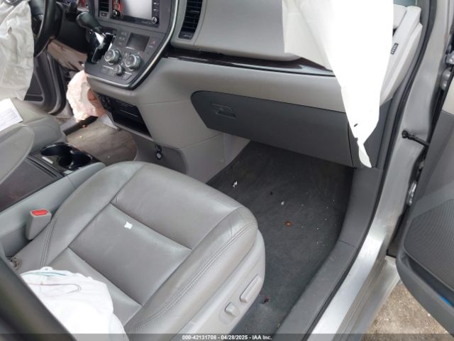 5TDYZ3DCXJS963453 Toyota Sienna Xle 8 Passenger