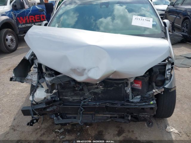 5TDYZ3DCXJS963453 Toyota Sienna Xle 8 Passenger