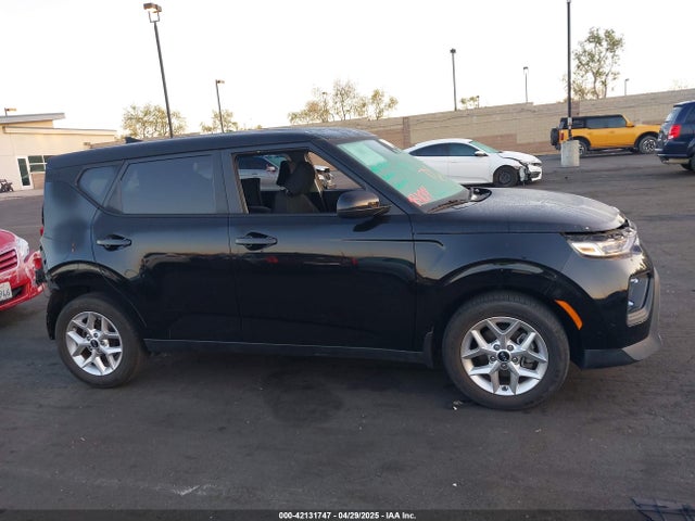 KNDJ23AU1M7758301 KIA SOUL S
