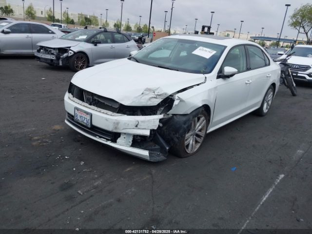 1VWLA7A35KC011618 Volkswagen Passat 2.0t Wolfsburg Edition
