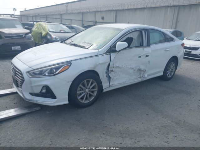 2018 HYUNDAI SONATA 5NPE24AF7JH696905 Photo 1