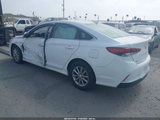 2018 HYUNDAI SONATA 5NPE24AF7JH696905 Photo 2