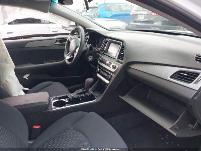 2018 HYUNDAI SONATA 5NPE24AF7JH696905 Photo 4