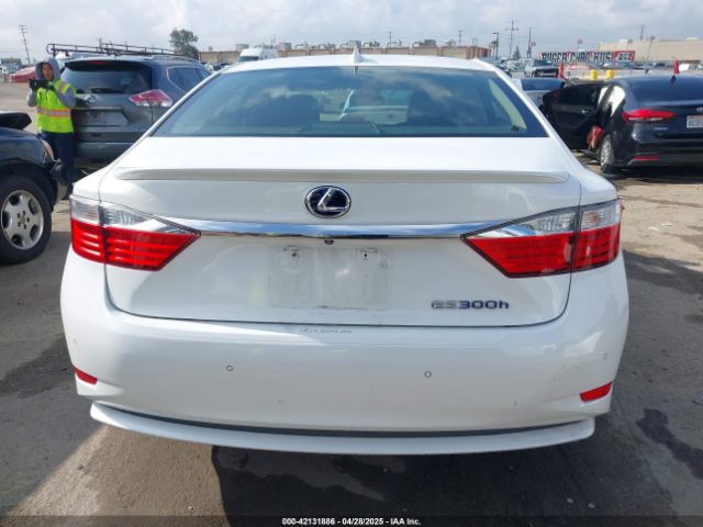 JTHBW1GG8F2089151 Lexus ES 300H