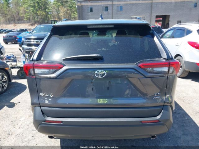 2T3F1RFV2MC237378 Toyota RAV4 LE