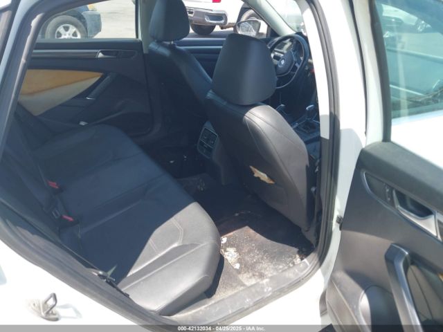 1VWBT7A38HC019341 Volkswagen Passat 1.8t Se