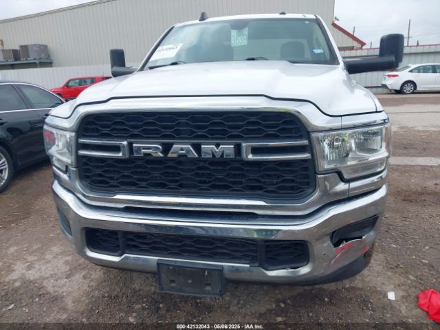 3C6UR4HJ9KG646011 RAM 2500 Tradesman  4x2 8' Box