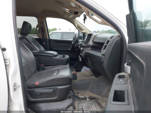 3C6UR4HJ9KG646011 RAM 2500 Tradesman  4x2 8' Box