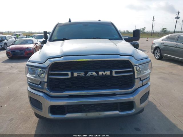 3C6UR4HJXKG720696 RAM 2500 Tradesman  4x2 8' Box