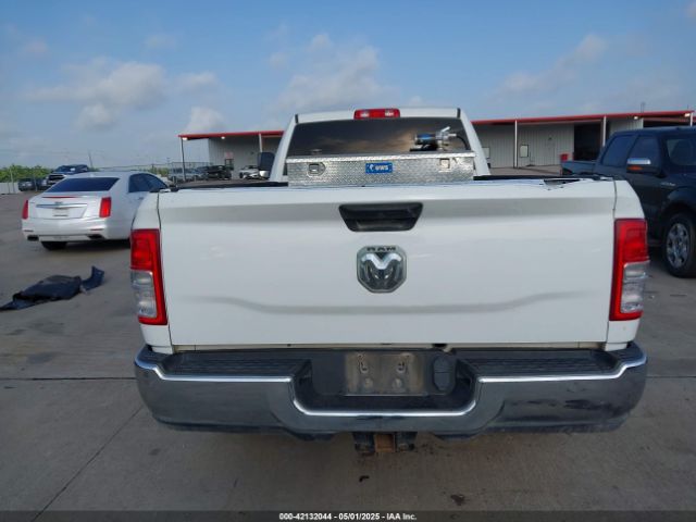 3C6UR4HJXKG720696 RAM 2500 Tradesman  4x2 8' Box