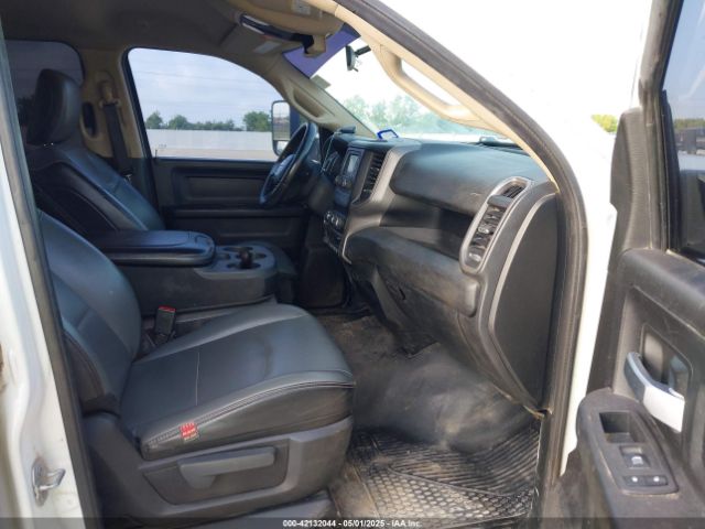 3C6UR4HJXKG720696 RAM 2500 Tradesman  4x2 8' Box