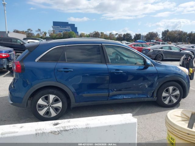 KNDCB3LC6H5075363 KIA NIRO LX
