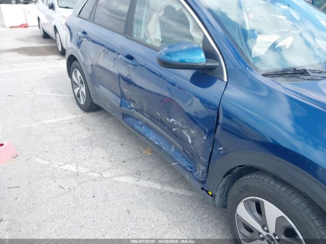 KNDCB3LC6H5075363 KIA NIRO LX