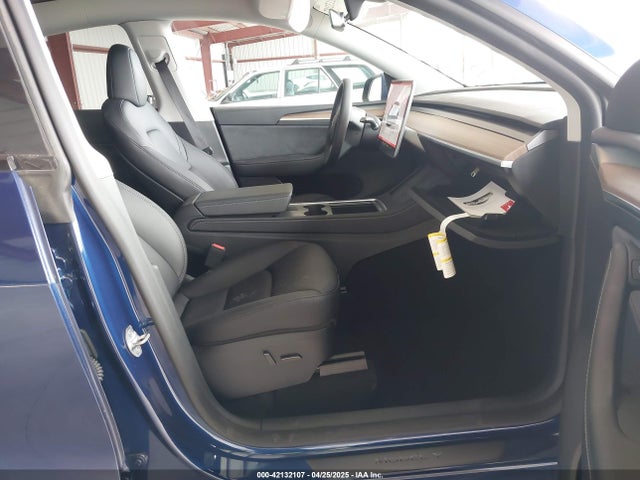 2025 TESLA MODEL Y 7SAYGDEE3SF290252 Photo 4