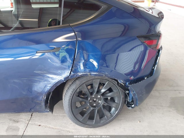 2025 TESLA MODEL Y 7SAYGDEE3SF290252 Photo 5