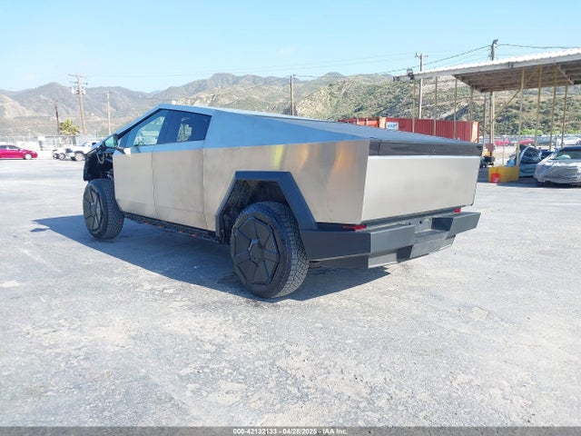 2025 TESLA CYBERTRUCK 7G2CEHEE7SA059773 Photo 2