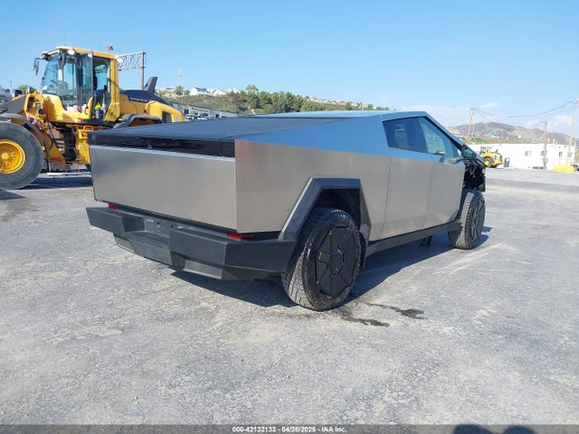 2025 TESLA CYBERTRUCK 7G2CEHEE7SA059773 Photo 3