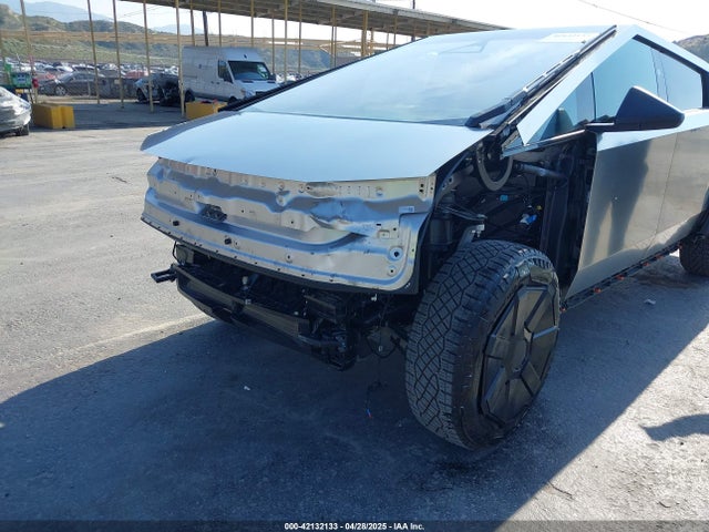 2025 TESLA CYBERTRUCK 7G2CEHEE7SA059773 Photo 5