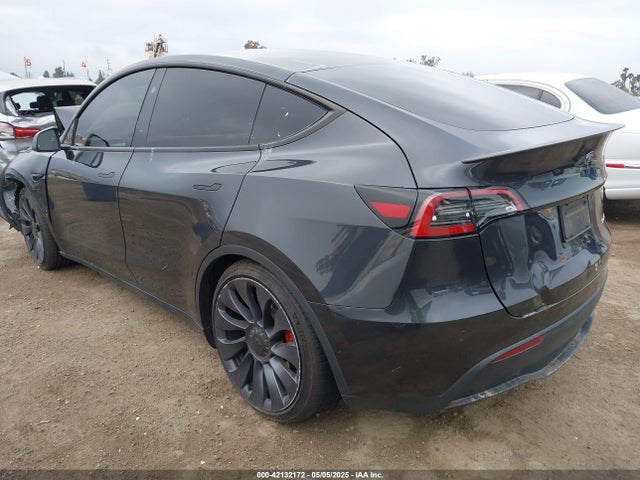 2024 TESLA MODEL Y 7SAYGDEF7RF053265 Photo 2