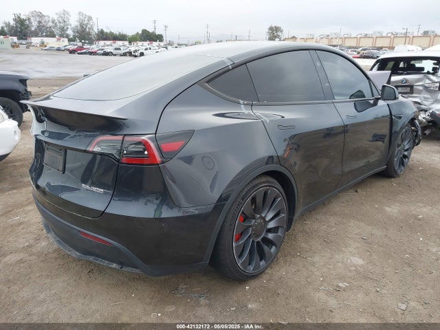 2024 TESLA MODEL Y 7SAYGDEF7RF053265 Photo 3