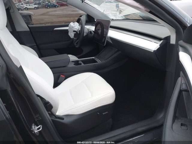 2024 TESLA MODEL Y 7SAYGDEF7RF053265 Photo 4