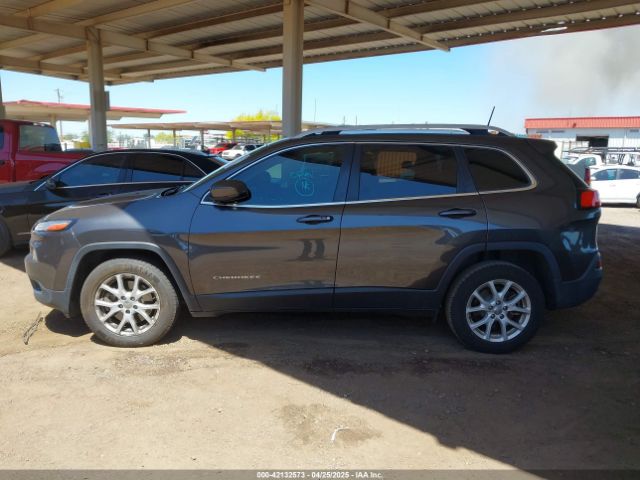 1C4PJLCS1HW644027 Jeep Cherokee Latitude Fwd