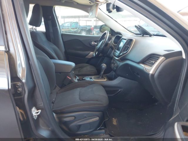 1C4PJLCS1HW644027 Jeep Cherokee Latitude Fwd