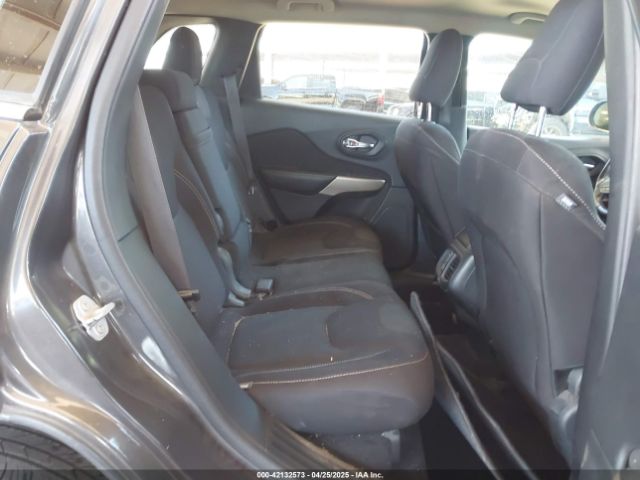 1C4PJLCS1HW644027 Jeep Cherokee Latitude Fwd