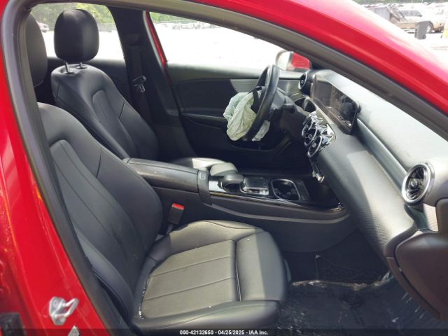 WDD3G4EB5KW022155 Mercedes-Benz m260