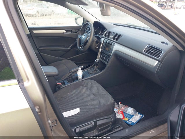 1VWAT7A39GC039477 Volkswagen Passat 1.8t S