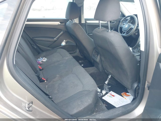 1VWAT7A39GC039477 Volkswagen Passat 1.8t S