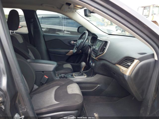 1C4PJLCB2JD595549 Jeep Cherokee Latitude Fwd