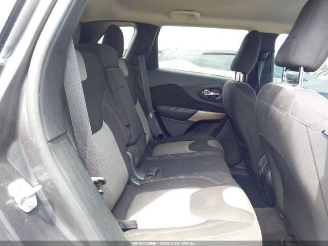1C4PJLCB2JD595549 Jeep Cherokee Latitude Fwd