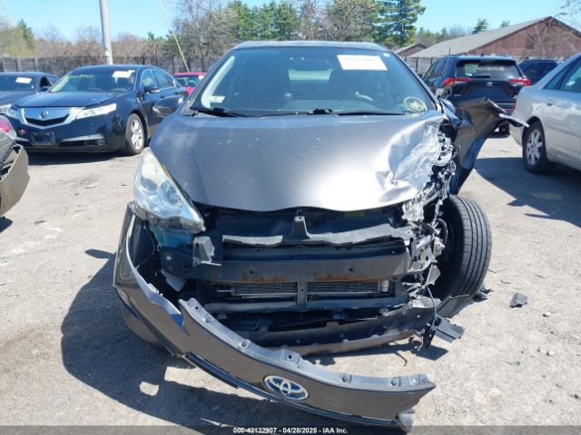 JTDKDTB31E1568233 Toyota Prius C Three