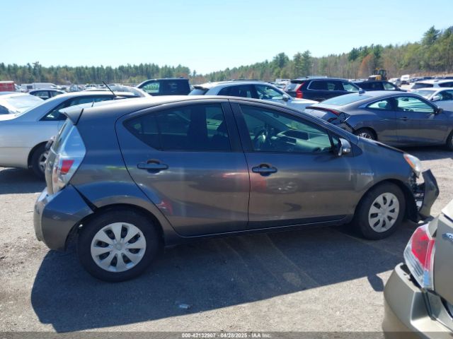 JTDKDTB31E1568233 Toyota Prius C Three