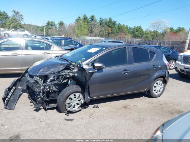 JTDKDTB31E1568233 Toyota Prius C Three